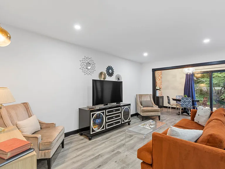 25033 Molokai Dr — Photo 16