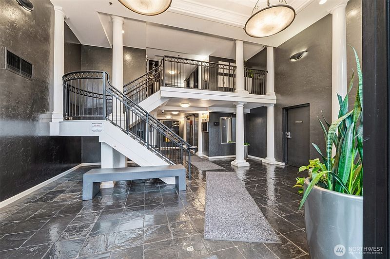 4th image of 425 Vine Street #708