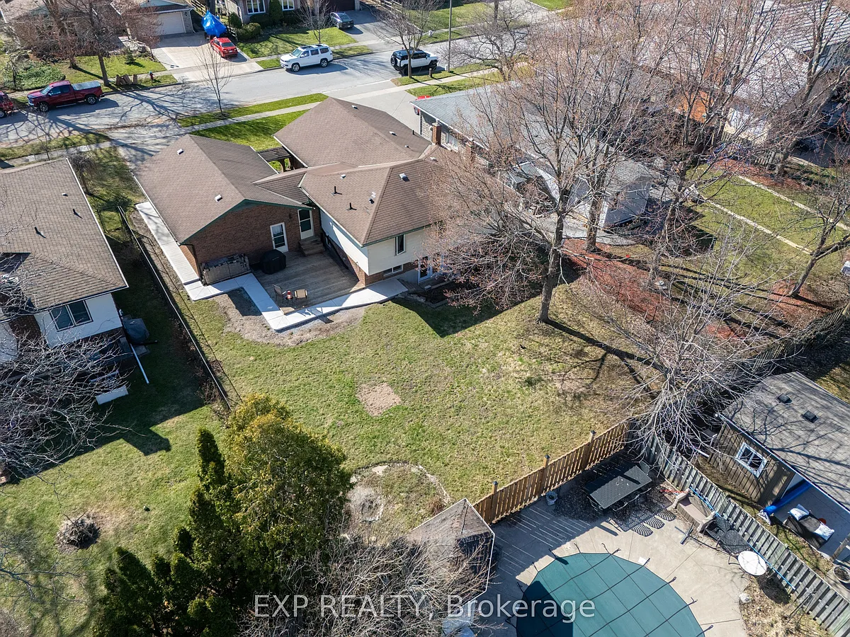 Building Photo - 2580 Noella Cres #LOWER
