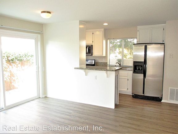 2nd image of 225 1/2 20th St