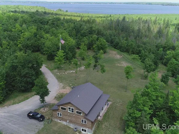 7834 County Road 550 Rd, Marquette, MI 49855