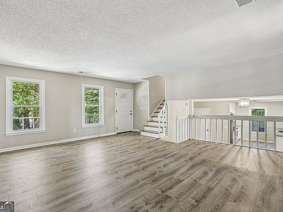 4th image of 2028 Summertown Dr