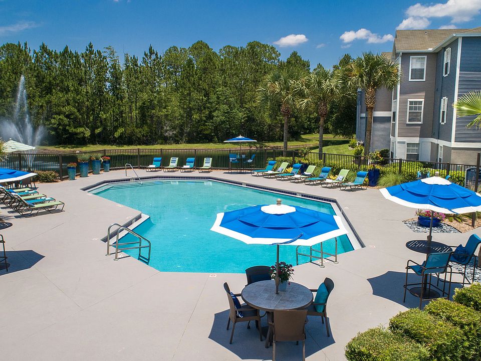 Dive into luxury from above! Our vibrant pool, sun loungers, and the tranquil lake fountain are a sight to behold.