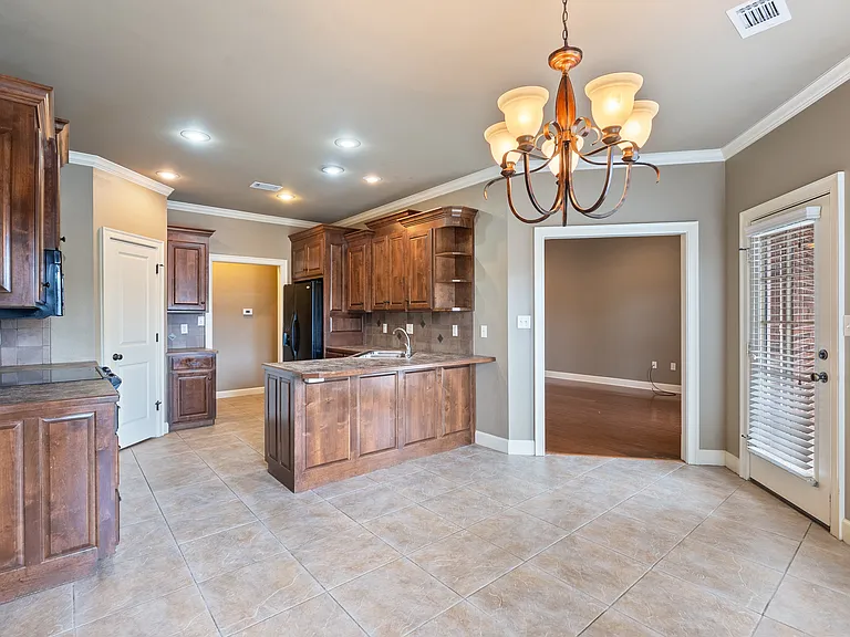 1300 Edge Valley Dr N — Photo 5