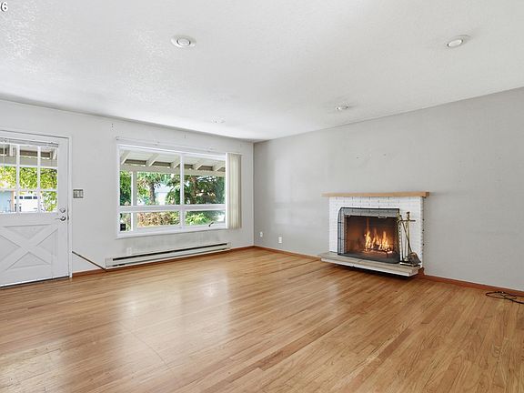 5th image of 2556 Taylor Ave