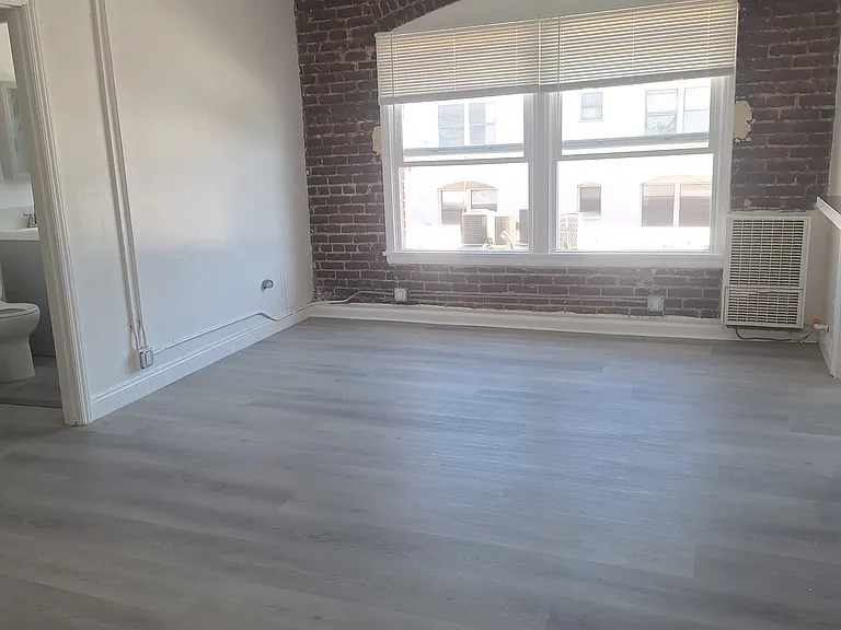 Manhattan Place — Photo 16