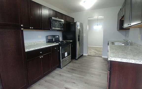 4th image of 320 Maplewood Ct