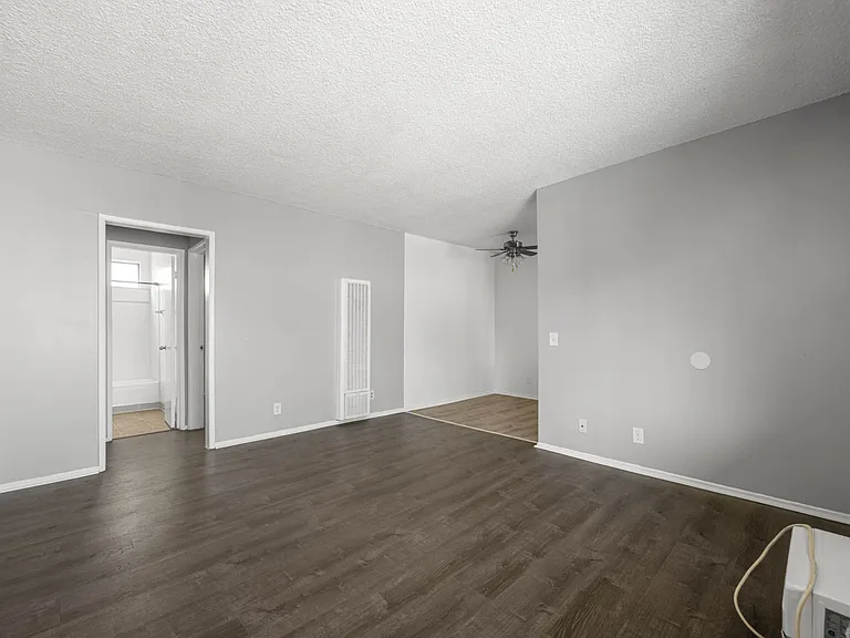 19035 Sherman Way — Photo 4