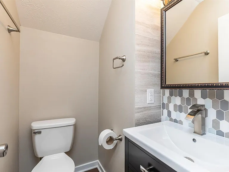 1611 Oakdale St — Photo 16