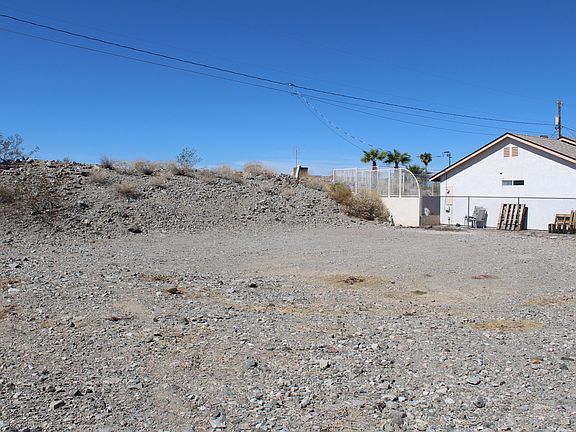 3rd image of 3083 Caravan Dr