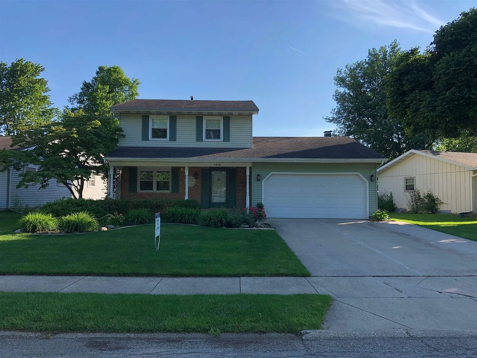 1430 Cambridge Dr photo 1