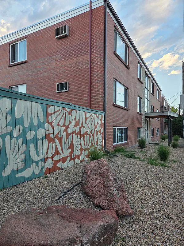 2 bed, 1.0 bath, 750 sqft, $1,150 — Photo 2
