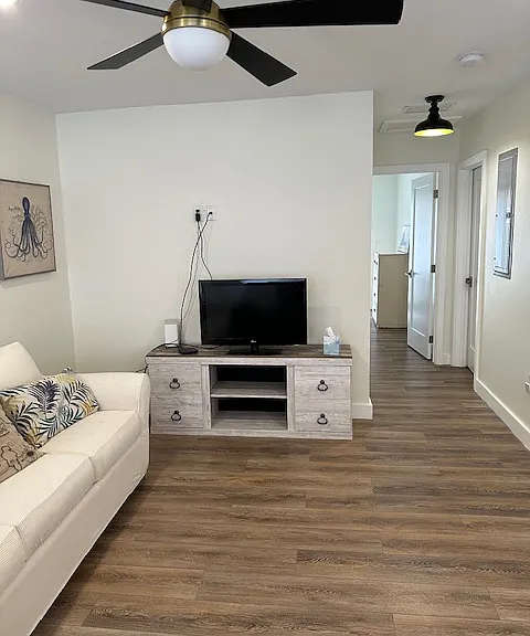 18 Palm Dr — Photo 3