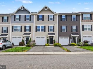 28 Castle Dr, Gilbertsville, PA 19525