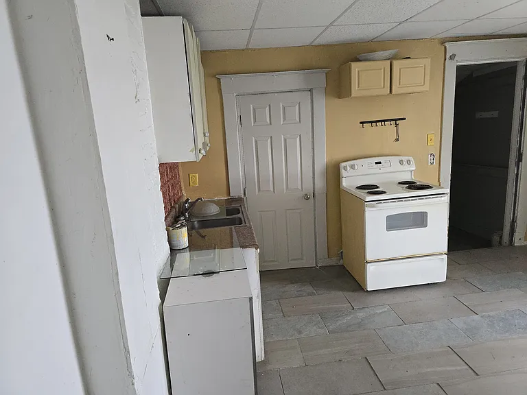 27 E Raymond St — Photo 11