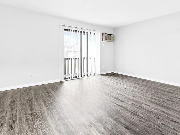 Walnut Woods Apartments — Photo 24