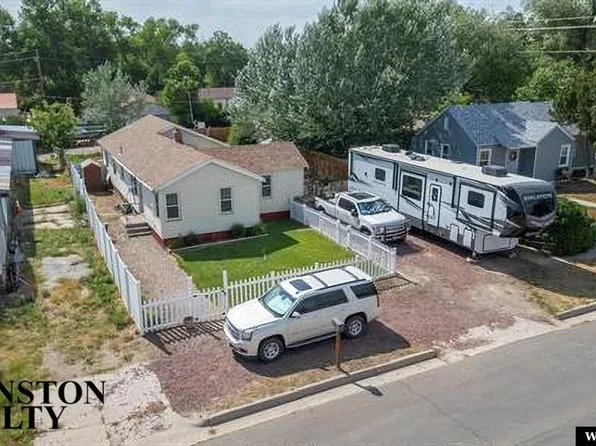 816 S 7th St, Douglas, WY 82633
