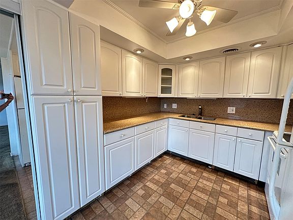 3rd image of 460 Keswick C #460