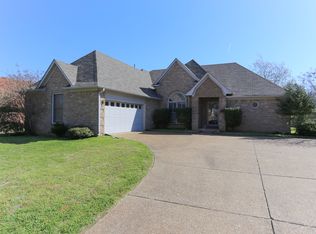 2396 Meadow Ridge Dr, Cordova, TN 38016