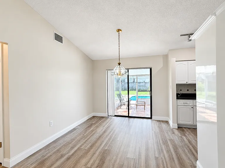 662 Castaways St NE — Photo 9