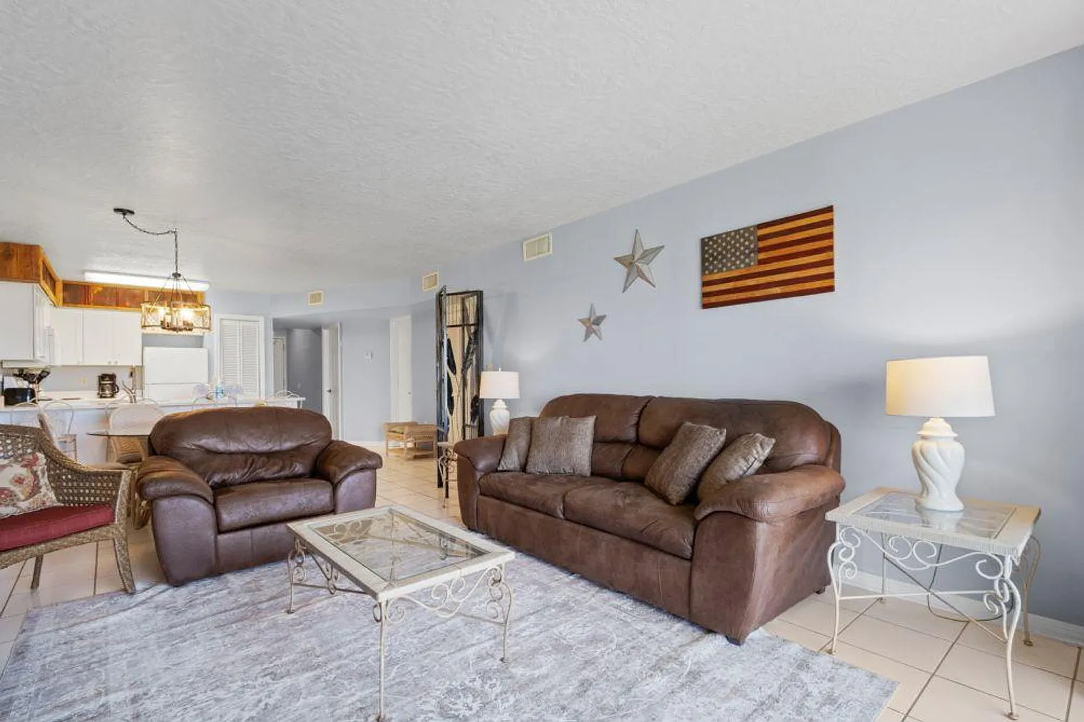 2 bed, 2.0 bath, 1001 sqft, $3,458 — Photo 2