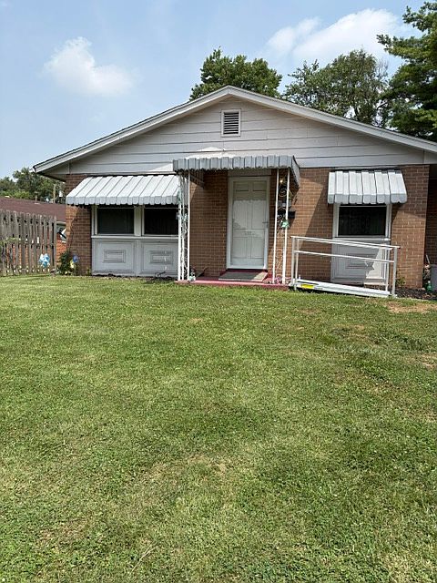 1st image of 3119 Selden Ave