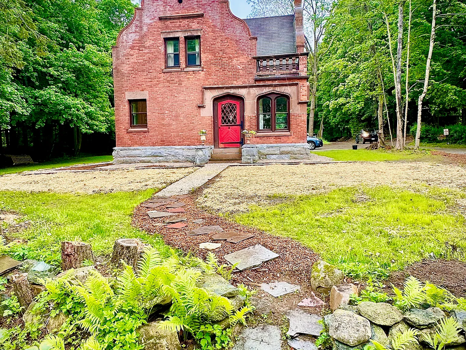 2 bed, 1.5 bath, 1395 sqft, $8,000 — Photo 2
