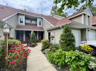7 Davenports Mill Ct, Oak Ridge, NJ 07438