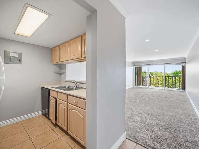400 S Lafayette St #702 — Photo 6