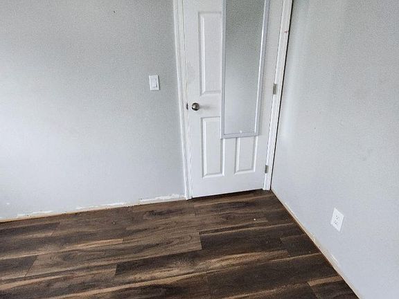 2nd image of 823 Eisenhower Blvd