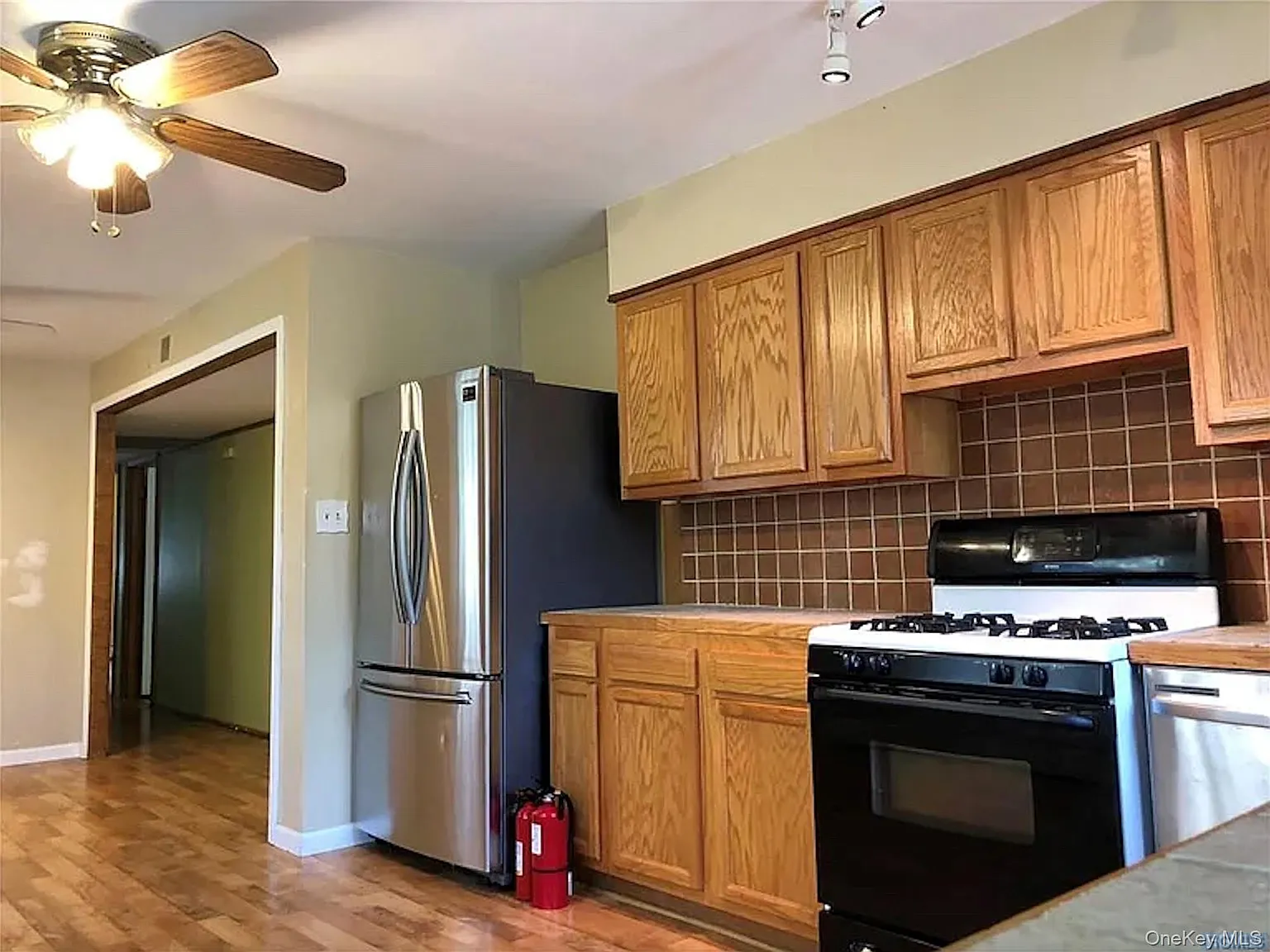 3 bed, 2.5 bath, 2340 sqft, $3,000 — Photo 3