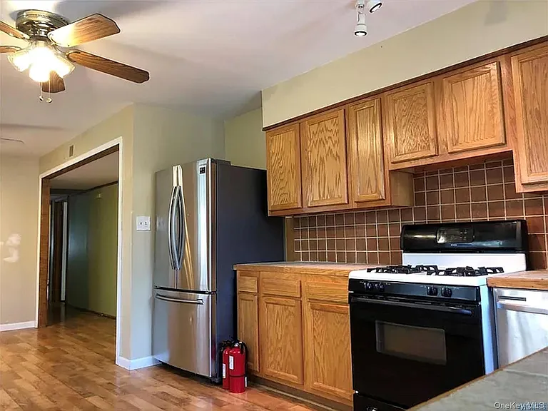 52 Horton Ave — Photo 3