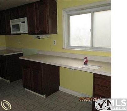 Kitchen 2.JPG