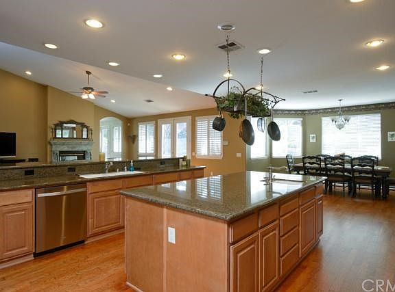 2nd image of 976 Armata Dr
