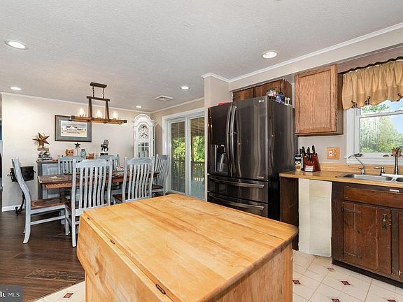 3rd image of 115 Oak Hill Rd