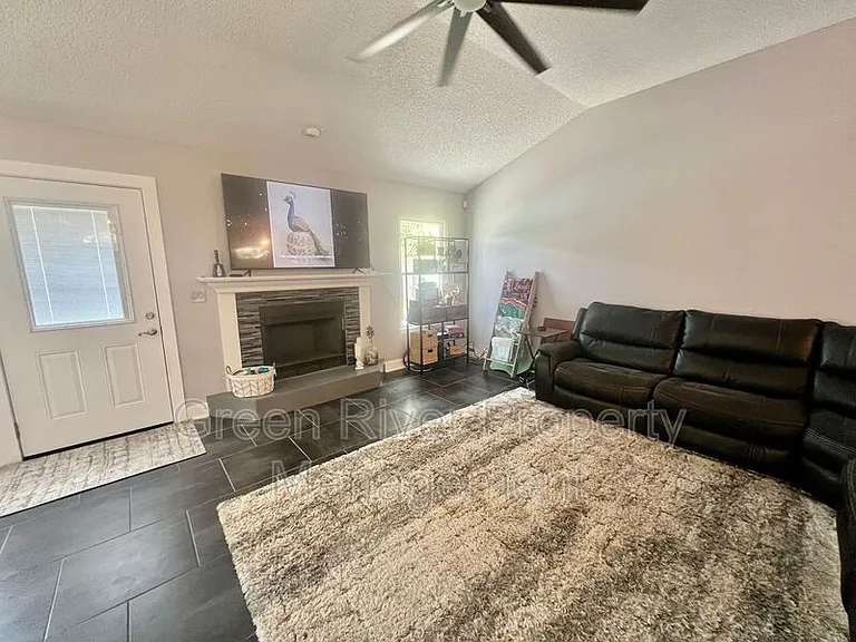 3352 Shelley Dr — Photo 13