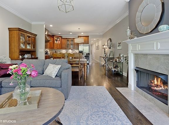 2nd image of 2238 W Belmont Ave Unit 2W