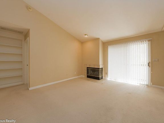 4th image of 990 Lake Isabella Way