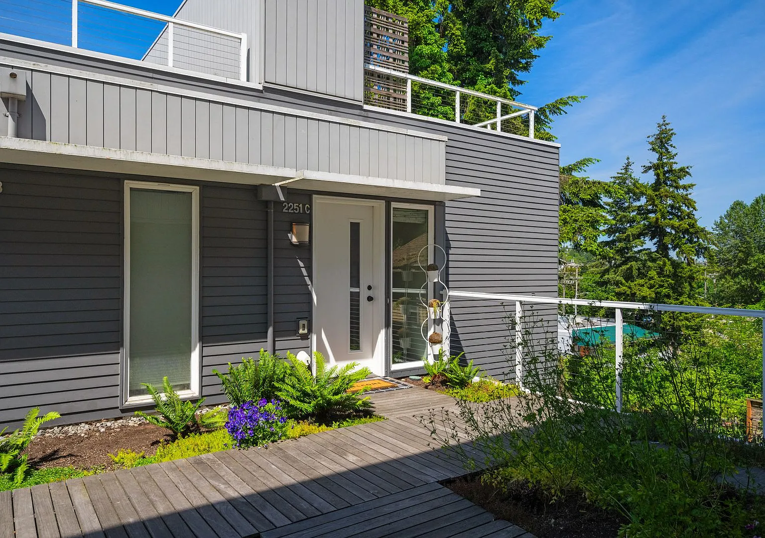 3-Bedroom Townhome with Views & Rooftop Deck in Interbay — Photo 2