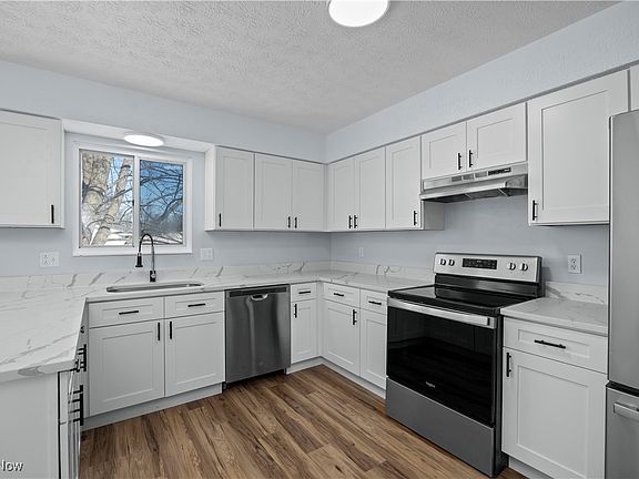3rd image of 134 California Dr
