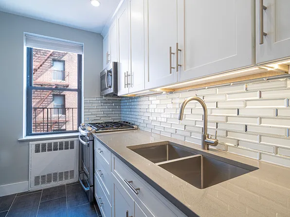 1119 Ocean Parkway image 3 of 15