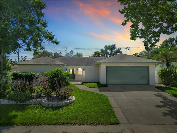 105 Foxwood Dr, Brandon, FL 33510
