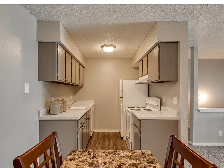 Sawmill Apartments — Photo 13