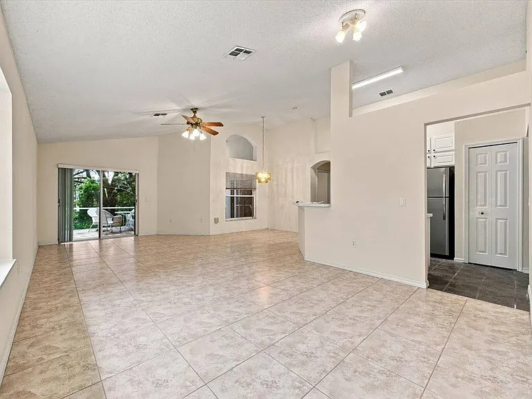 2393 Paulette Dr — Photo 4