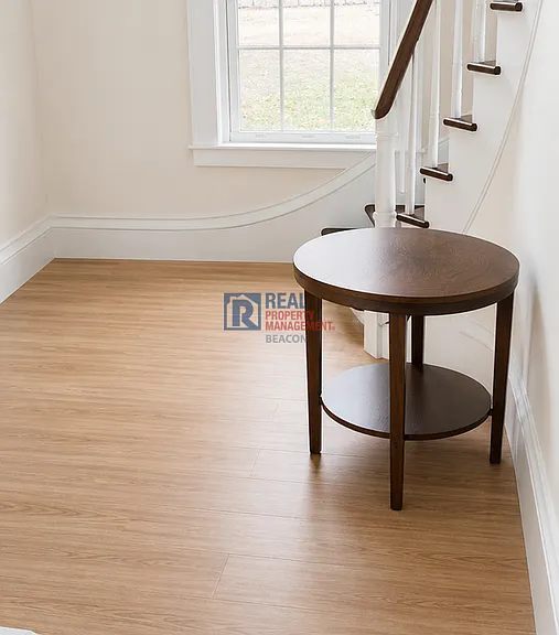 14B Elm St W — Photo 2