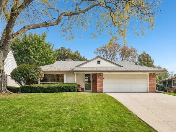 7824 Saint Anne COURT, Milwaukee, WI 53213