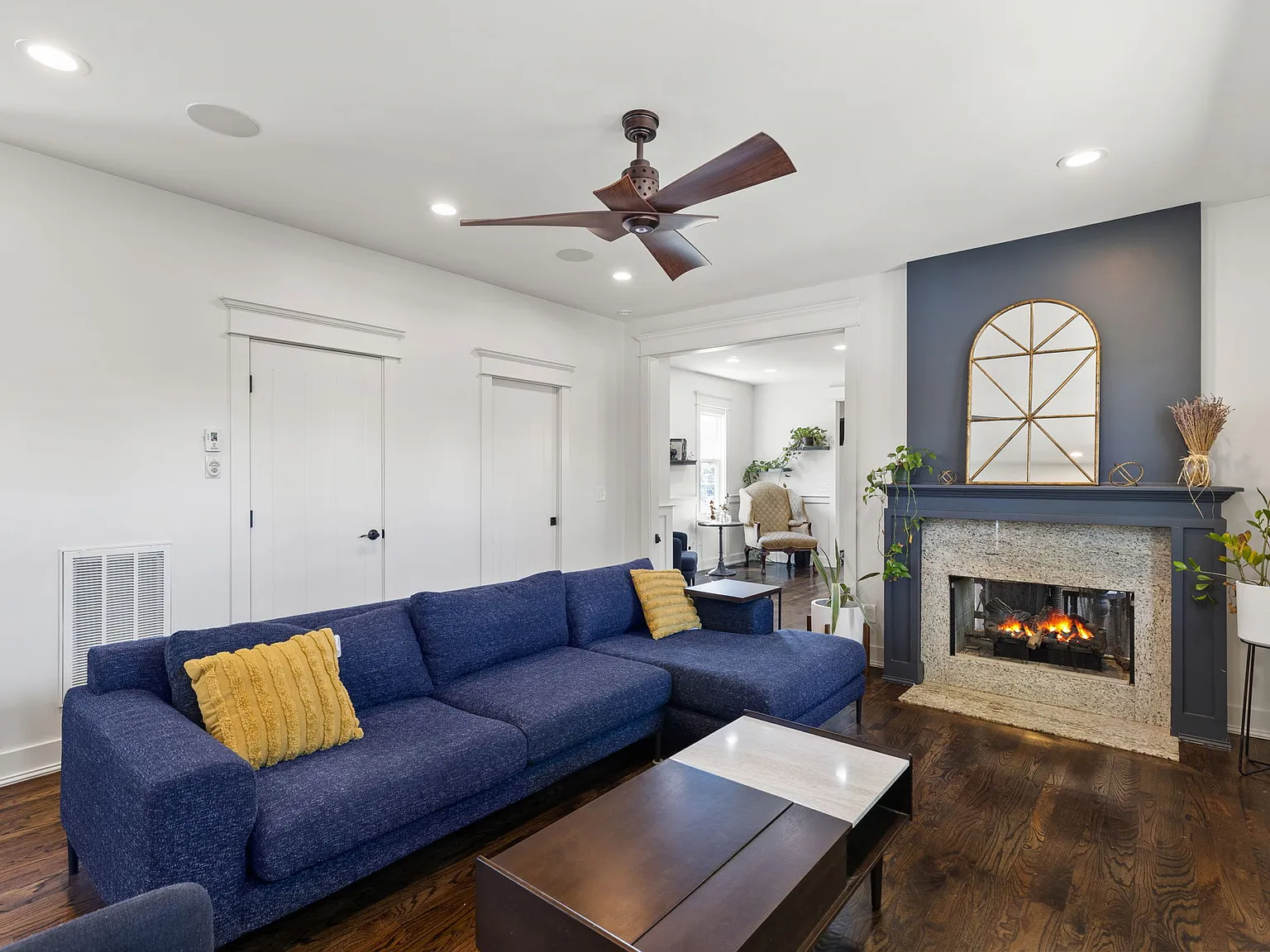 3 bed, 2.5 bath, 2202 sqft, $3,500 — Photo 2