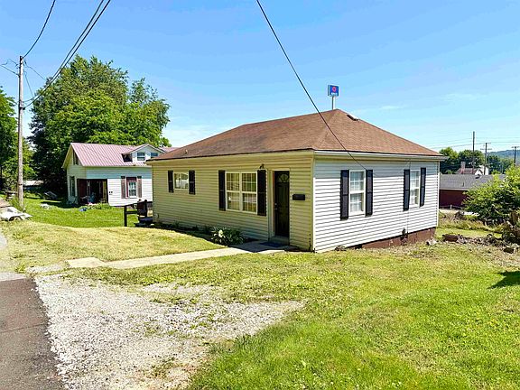 4th image of 903 Honeysuckle Ln