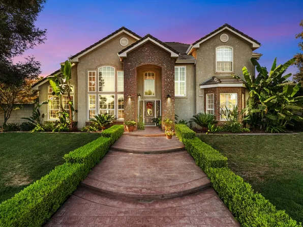 2400 Country Club Ln, Selma, CA 93662