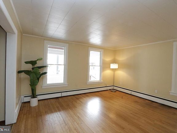 3rd image of 224 E Bishop St